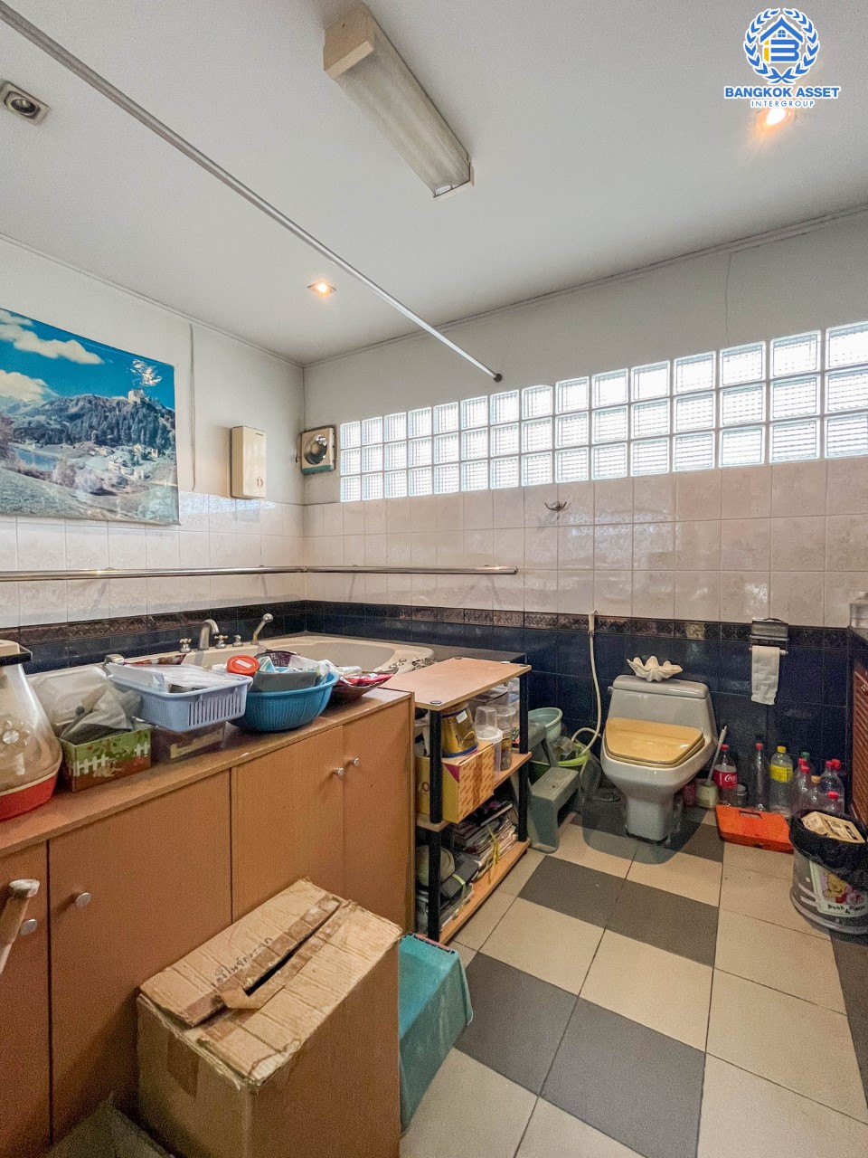 *****บ้านเดี่ยวมือสองกรุงเทพมหานคร หมู่บ้าน ซอยลาดพร้าว35 ลาดพร้าว เนื้อที่กว้างขวางถึง 72 ตร.ว. ฟังก์ชัน 4 ห้องนอน 4 ห้องน้ำ 4 ที่จอดรถ บนทำเลดี เชื่อมต่อ ถ.รัชดาภิเษก,ถ.ลาดพร้าว ใกล้รถไฟฟ้าสายสีน้ำเงิน "สถานีลาดพร้าว" และทางด่วน "ศรีรัช" ห้ามพลาด!